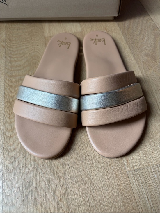 beek Shoes - NIB Beek Calibird Platinum/Beach sandal flat - size 8